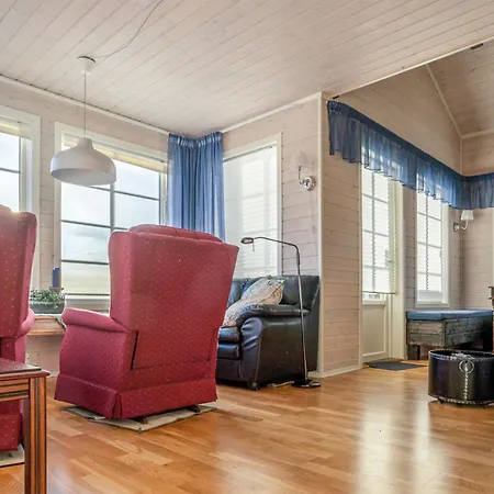 Three-bedroom In Dom wakacyjny *